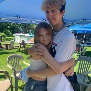 Meet your Posher, Ava